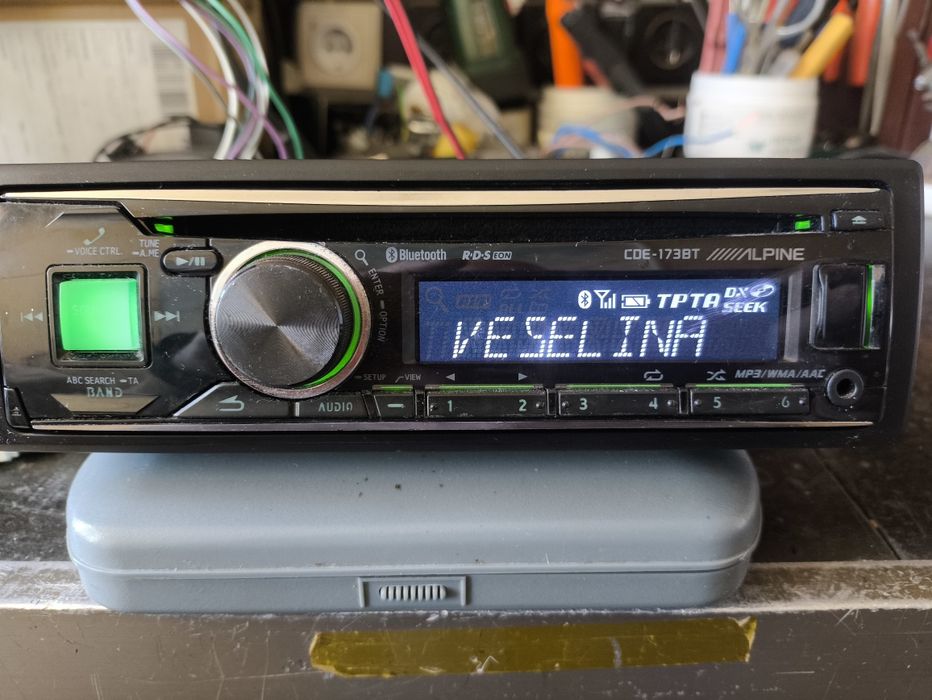 Alpine  CDE-173BT авто радио с Bluetooth Plus - CD плейър и USB
