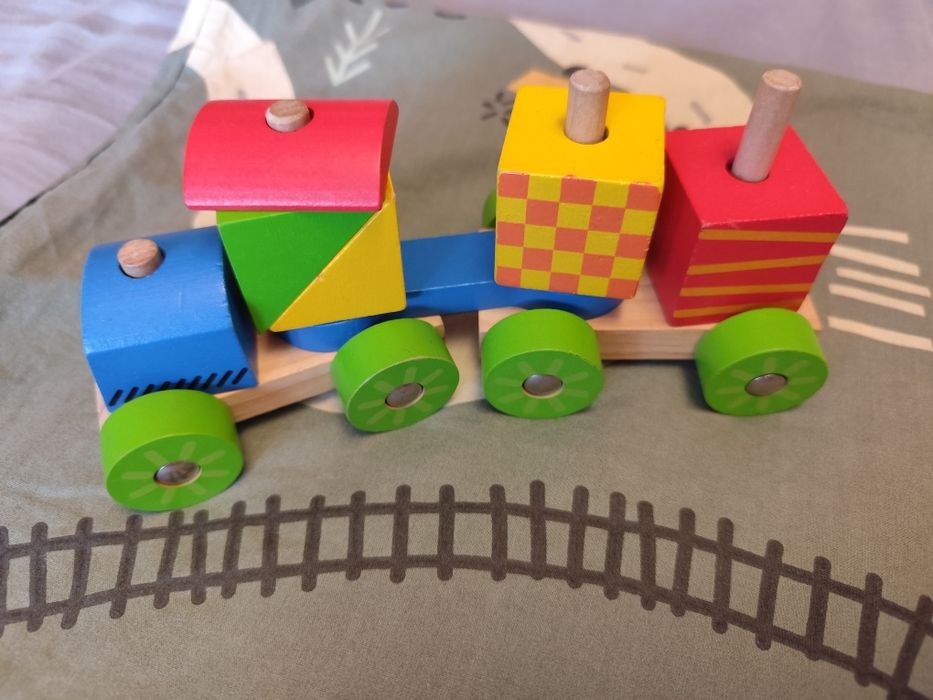 Дървени играчки- буталка Lelin, сортер Goki, влакче, "играещи фигурки"