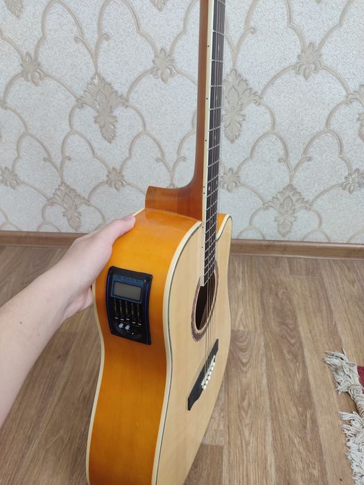 Продается гитара (электроакустическая)