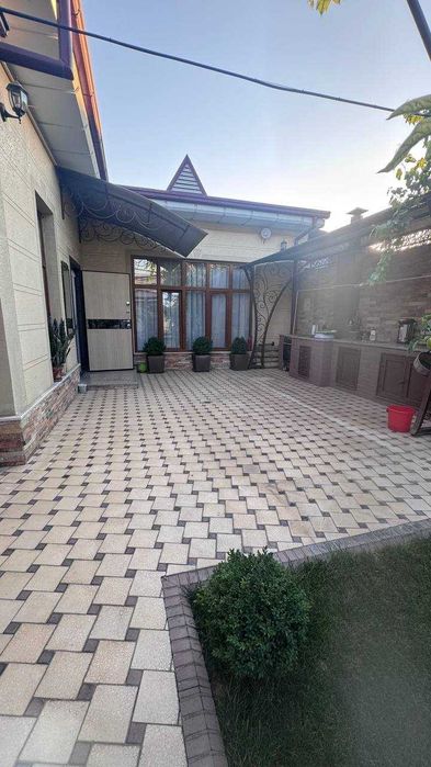 Центр Саракулька первая линия 4.5 сот, фасад 15,  комнат 6 Евро