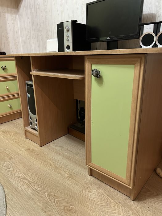 Продам качественный гарнитур