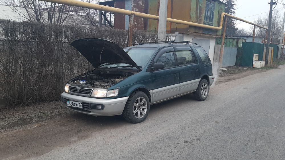 Продам  машину Мицсубици Шариот