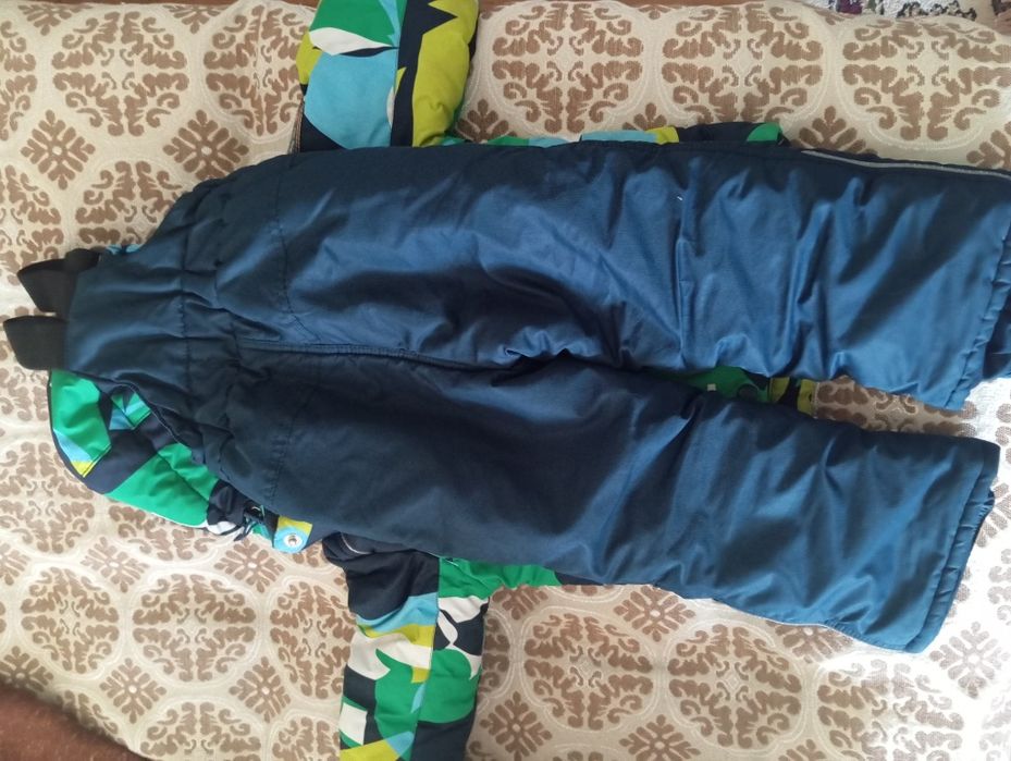 Продам зимний комбинезон детский