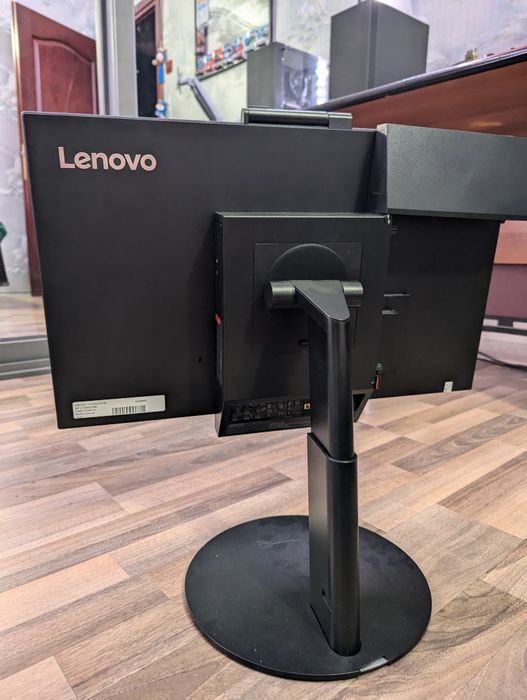 Lenovo Thinkcentre Tiny M910x cu BIOS mod, i7-7700, 8GB RAM, AMD RX6400, 256GB SSD + Monitor ThinkVision TIO 24"