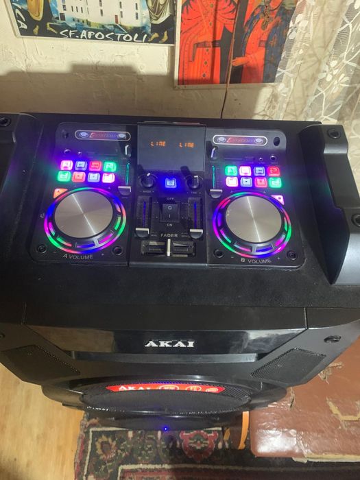 Vând boxa akai activa