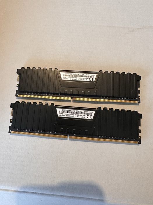 Corsair Vengeance 2400MHz cl16