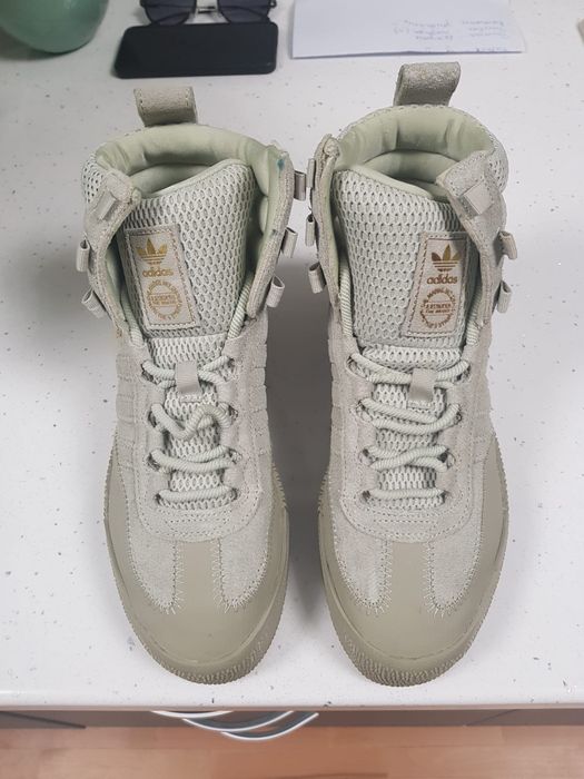 Vand adidasi in stare foarte buna