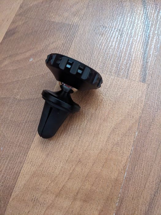 Крепление для телефона на магните в автомобиль на печку