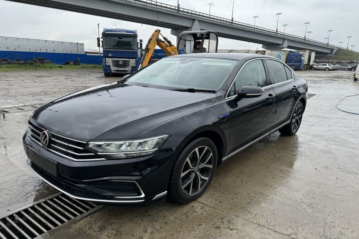Bara fata completa GTE R-Line Volkswagen VW Passat B8 (facelift)  [di
