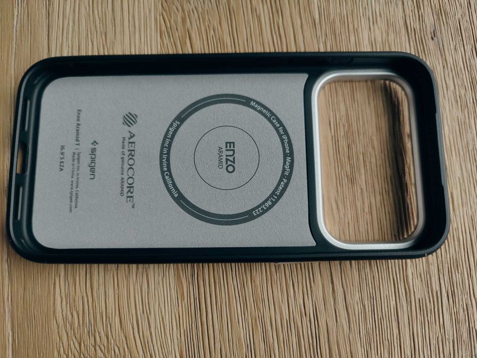 Husa Iphone 17 Pro Max - SPIGEN - Enzo Aramid T