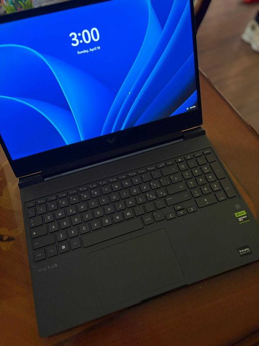 Laptop HP Victus Gaming 15 144hz i7-13620H, RTX 4060, 32GB RAM 2TB SSD