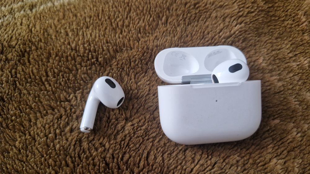 Продам наушники airPods 3. Оригинал.