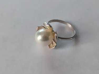 Красивое женское серебряное кольцо с ЖЕМЧУГом