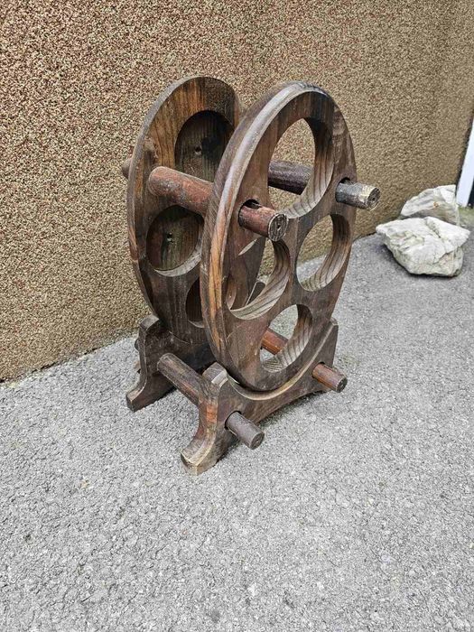 Шкаф с дърворезба и фрезовани елементи