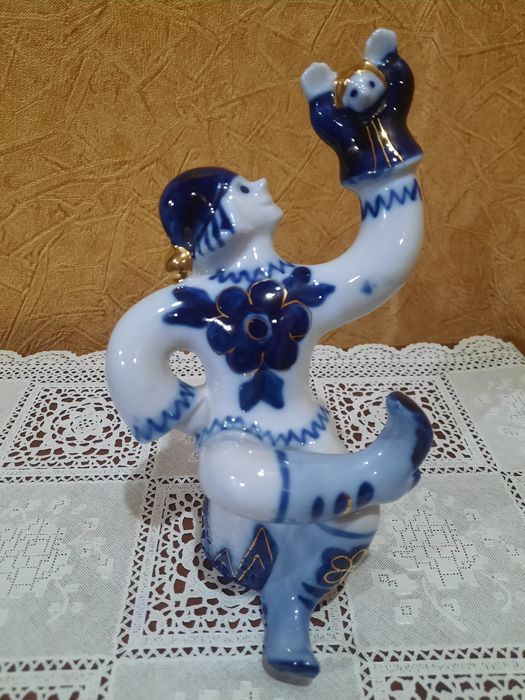 Статуэтка " Скоморох с куклой",  Бронницкий ФЗ "Возрождение". Фарфор,