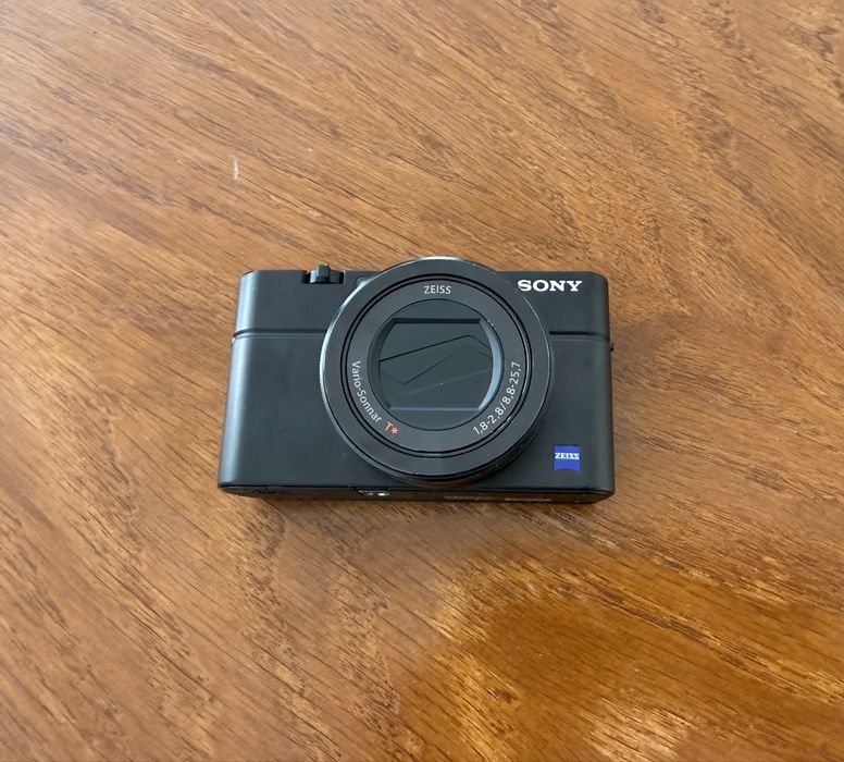 Camera foto avansata cu senzor mare Sony RX100 mk3  iii
