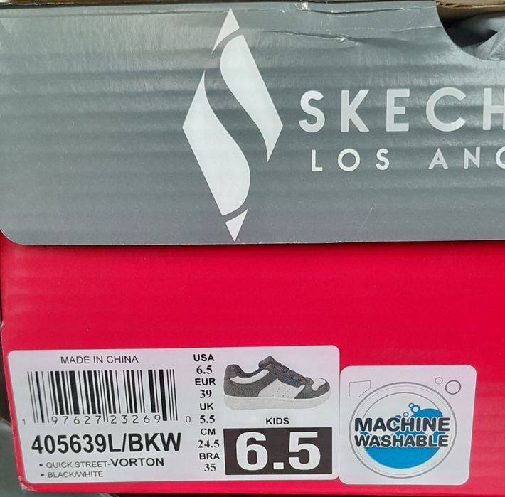 Skechers
Сникърси QUICK STREET 405639L BKW Черен
Цвят: Черен