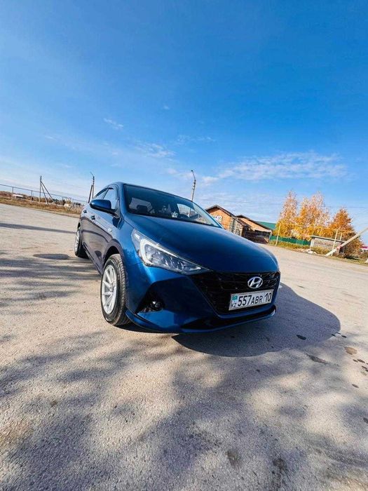 Продам машину Hyundai Solaris.