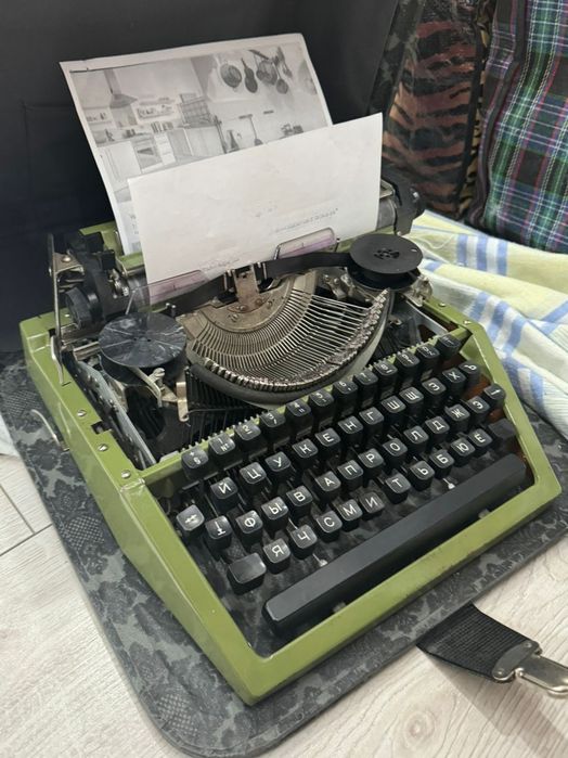 Антиквариат печатная машинка