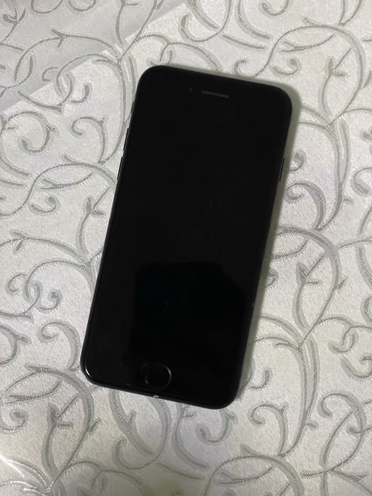 Продам iPhone SE 2020/айфон се 2020