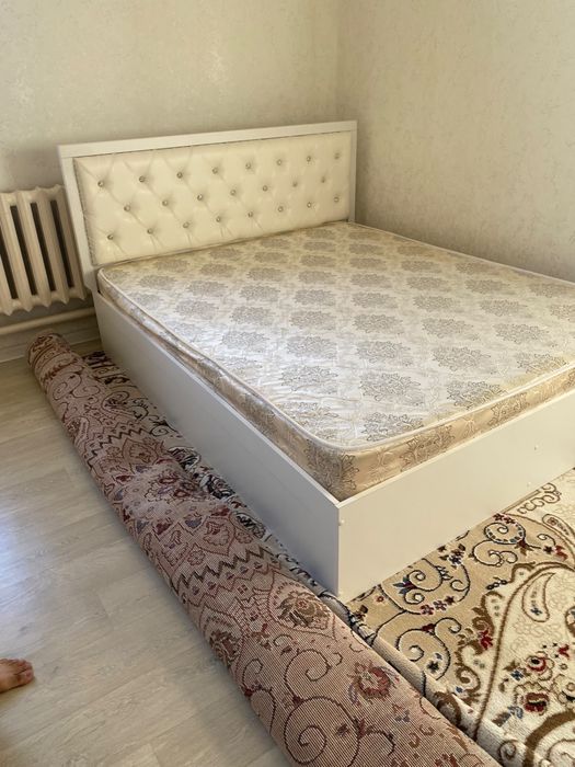 Кровать в хорошем состояний