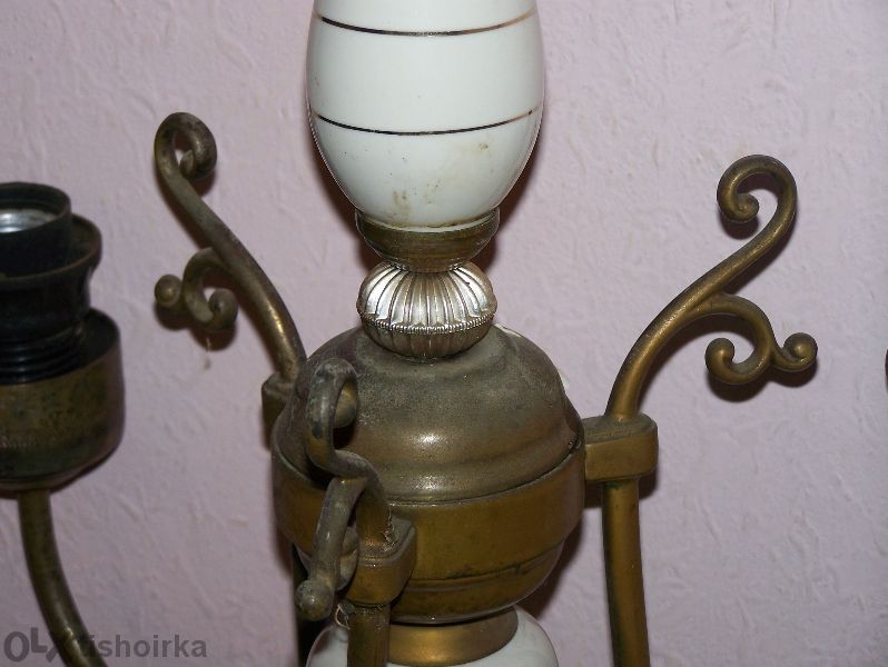 стар красив месингов полилей