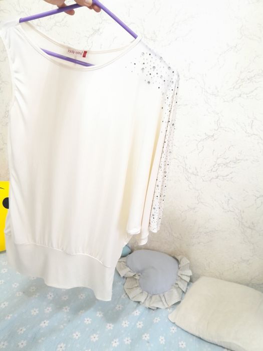 Кофточка нарядная 48-50 размера белого цвета