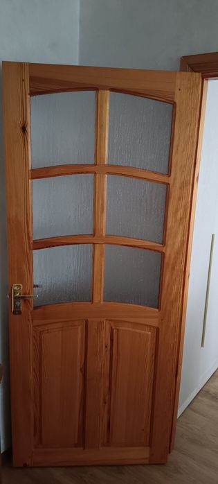 Двери межкомнатные деревянные