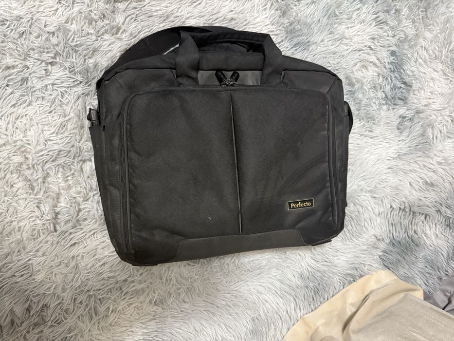 Ноутбук черный .