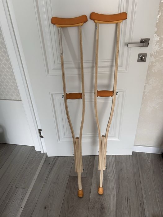 Костыли деревянные и трость