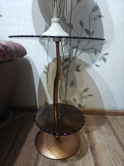 Светильник и столик ( торшер)