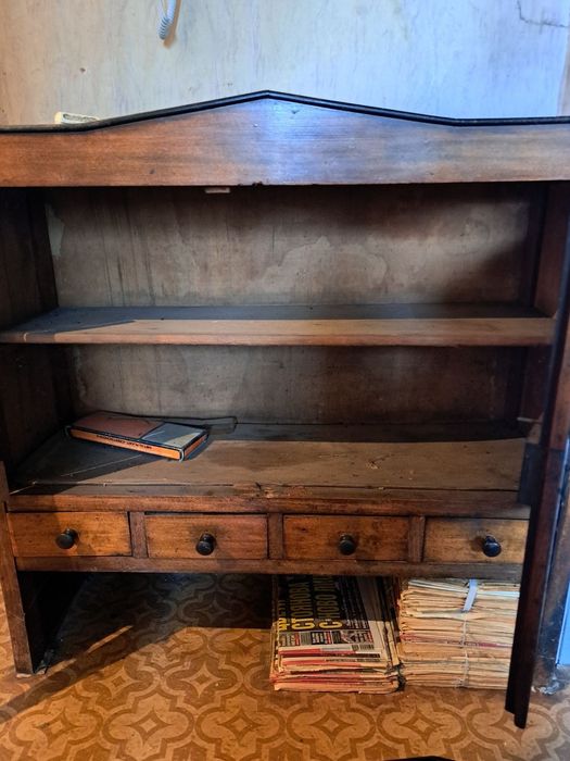 Стари шкафове масив