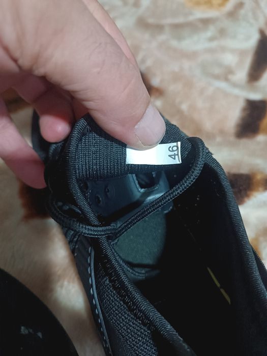 Продам кроссовки
