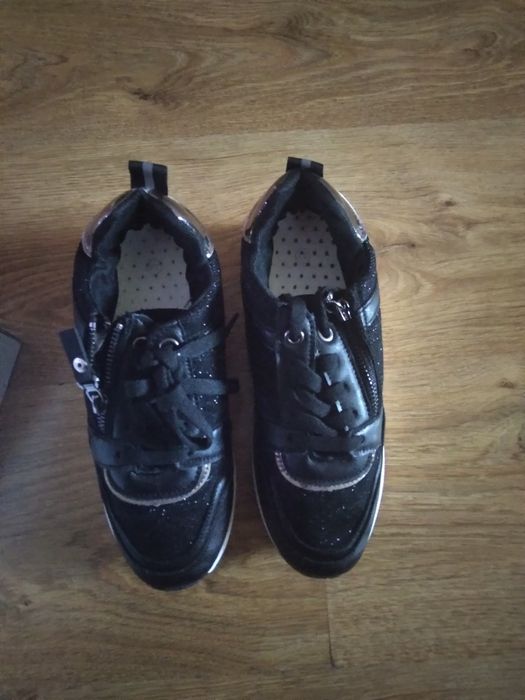 Дамски черни маратонки