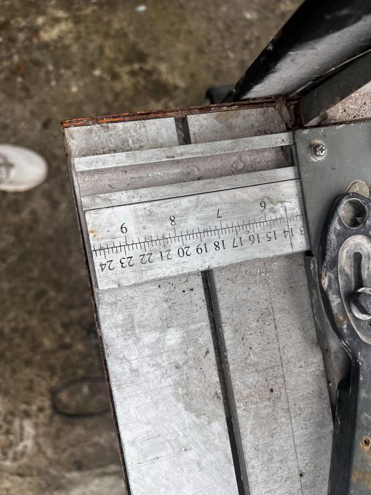 Електрическа машина за рязане на плочки с водна дюза