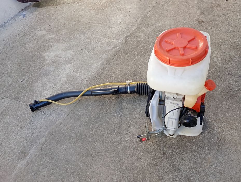 Mașină de stropit pomi și altele