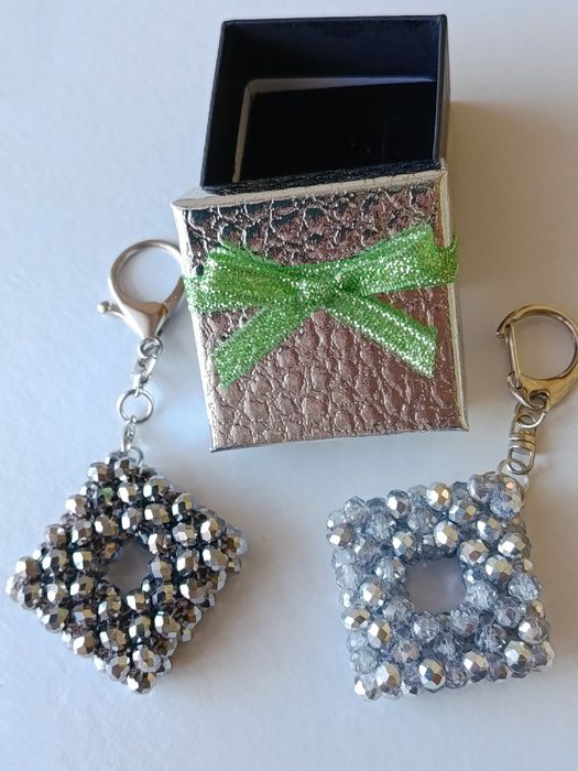 Брелки из хрустальных бусин