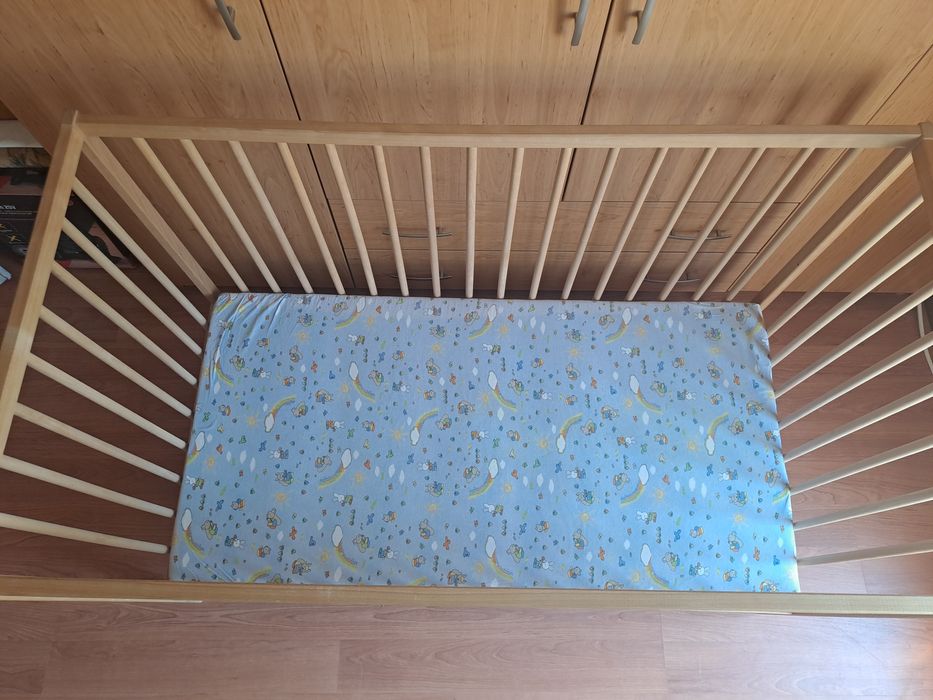 Детско/бебешко дървено легло Икея