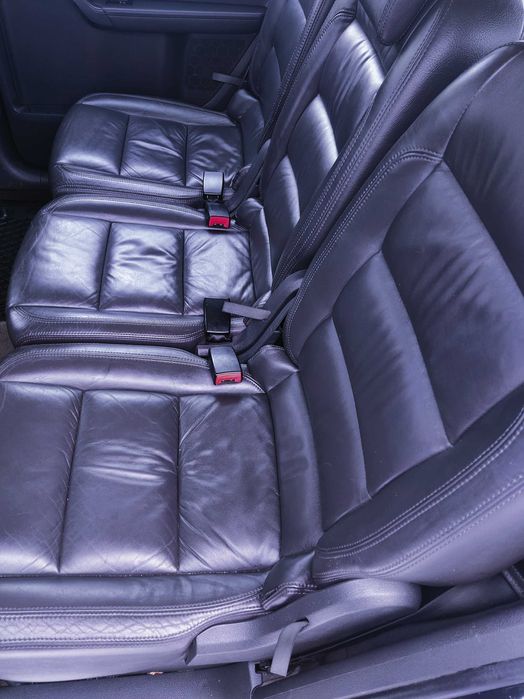 Vând mașina , Touran 7 locuri