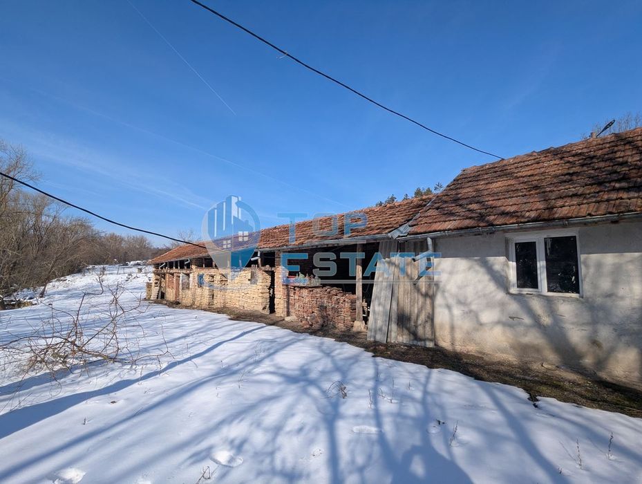 Промишлено помещение в покрайнините на град Борово, област Русе