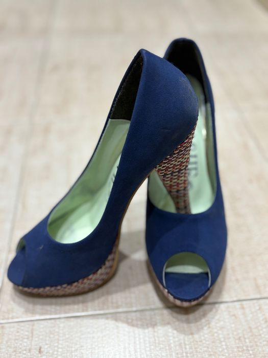 Дамски обувки с висок ток
