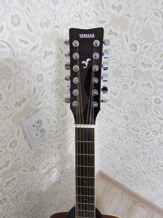 Гитара акустическая 12-тиструнная Ямаха