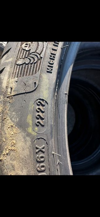 235 40 18 Michelin