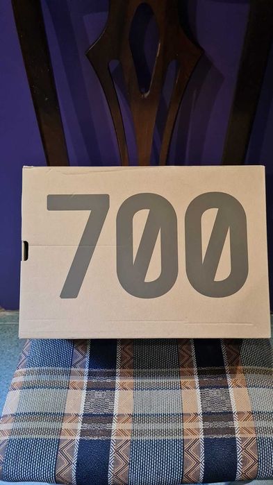 Adidas Yeezy Boost 700 V2