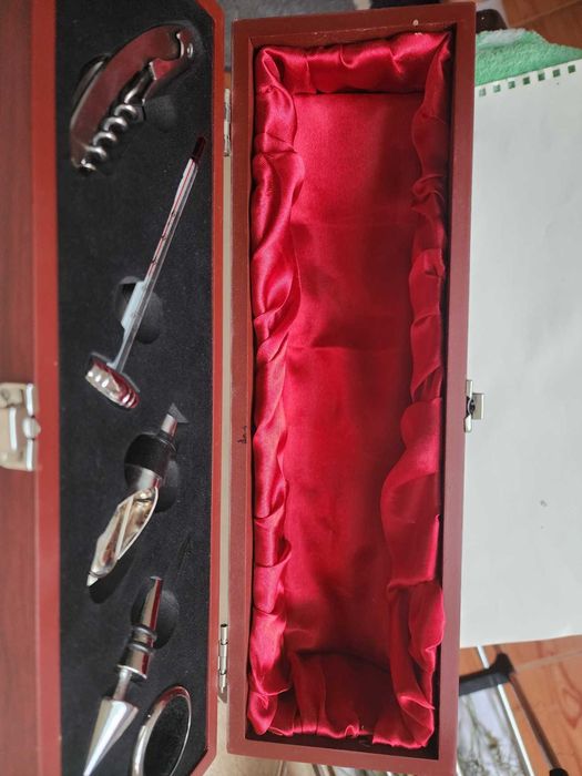 Set premium pentru vin, în cutie elegantă din lemn, cu accesorii – nou, cadou deosebit pentru iubitorii de vin