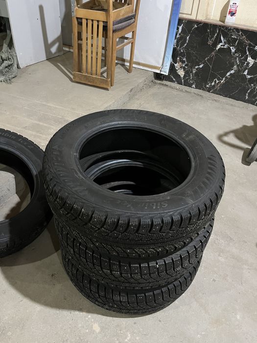 Продается зимние шины с шипами