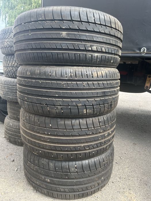 Продам резину 225/30 R20