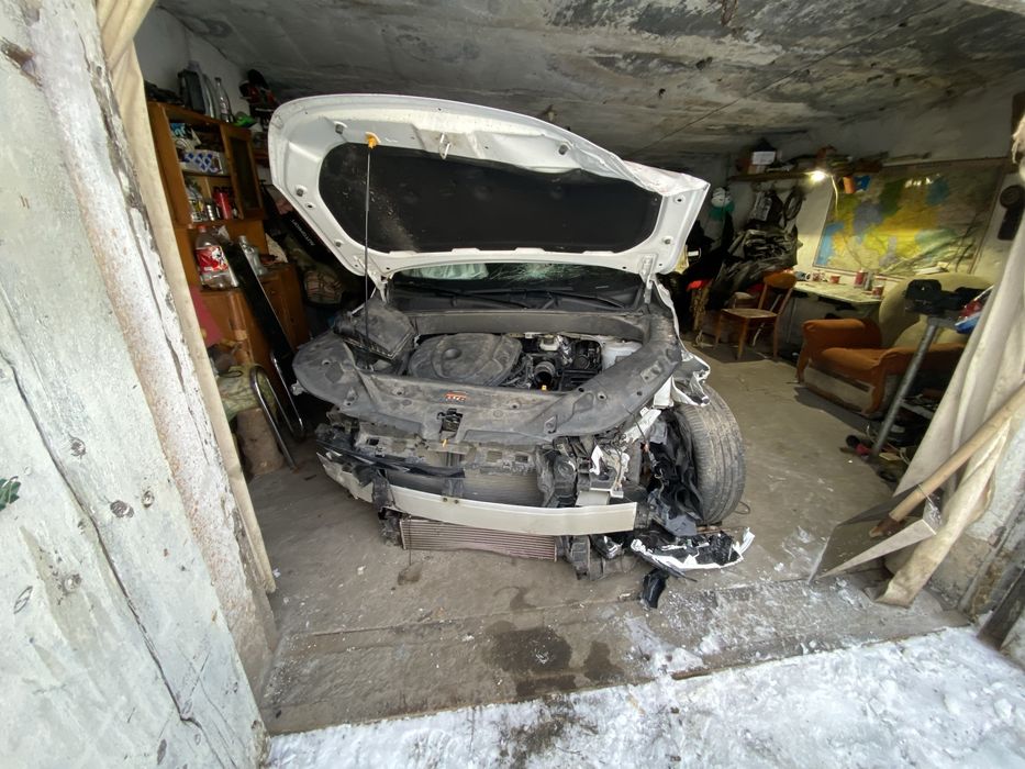 Geely atlas в аварийном состоянии