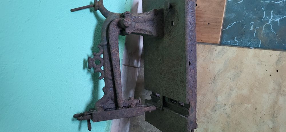 Masina de cusut foarte veche