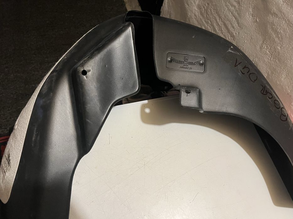 Продам локер (подкрылка) левый задний для Geely Atlas